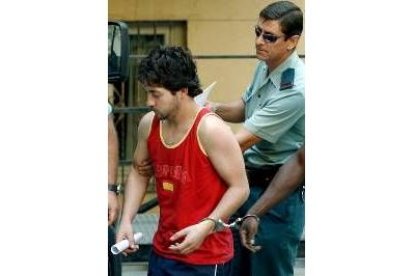 El joven M.C.M. es conducido a la prisión de Alhaurín de la Torre