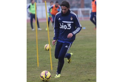 Rueda se perfila como sustituto de Andy en el centro del campo de la Deportiva.