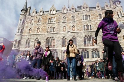 Más de 13.500 personas salieron en las últimas manifestaciones del 8-M en León. FERNANDO OTERO