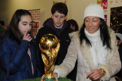 La Copa del Mundo durante su estancia en León.