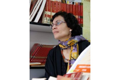 Marifé Santiago Bolaños (Madrid, 1962), doctora en Filosofía por la Universidad Complutense de Madrid, fue asesora cultural de José Luis Rodríguez Zapatero. Con una importante producción literaria, lanza ahora ‘Reflexiones a la orilla del tiempo. Algunos tés imprescindibles’. DL