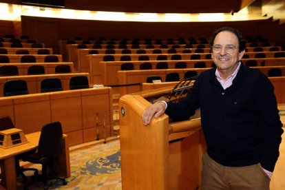 Luis Aznar, ayer en el Senado, donde sigue como miembro de la diputación permanente. RAQUEL P. VIECO