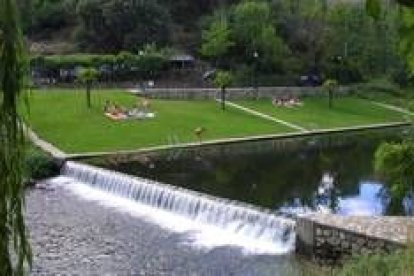 Vista de la playa fluvial de Friera, en donde hoy habrá degustaciones