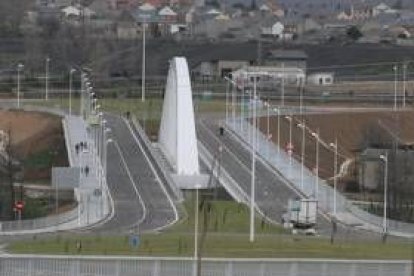 Aspecto del nuevo puente del Centenario que hoy se inaugura y que mañana abre al tráfico rodado