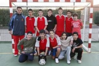 Formación del equipo del colegio Virgen Blanca que milita en la categoría cadete masculino