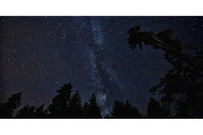 Todos los años, en agosto, vuelven las Perseidas y con ellas la lluvia de estrellas más famosa. DL