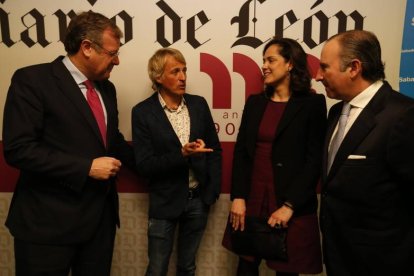 El alcalde Antonio Silván, Jesús Calleja, Adriana Ulibarri, consejera delegada de Edigrup y del Diario de León, y Pablo Junceda, director general del Sabadell Herrero