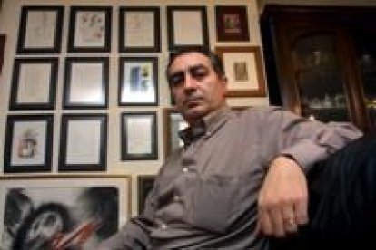 El poeta nacido en Astorga Adolfo Alonso Ares, último ganador del Premio Gil de Biedma