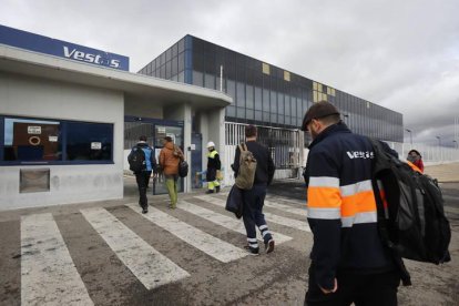 Trabajadores de Vestas en el momento de entrar en la factoría.