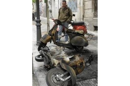 Dos motos quemadas tras los incidentes registrados en Madrid