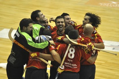 Los jugadores de la selección española celebran su título mundial en Argentina.