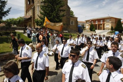 El día grande de las fiestas en Riego llegará mañana merced a la misa y posterior procesión por las calles de la localidad.