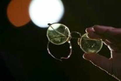 Las gafas con cristales amarillos de John Lennon fueron subastadas ayer