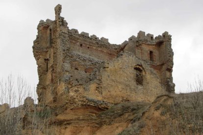 Vista del desprendimiento —en el ángulo de las dos paredes— registrado ayer en Cea