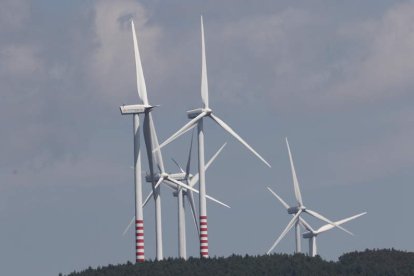 Aerogeneradores para la producción energética en el Bierzo Alto. L. DE LA MATA