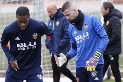 Jaume Doménech, en el último entrenamiento del Valencia antes de medirse al Barcelona