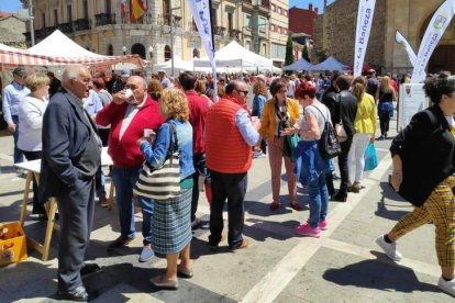 Miles de personas pasaron ayer por la Feria del Chorizo. A. R.