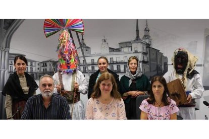 Javier Emperador, Margarita Torres y Cristina Díez, en la presentación del encuentro. DL