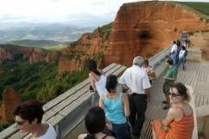 Cientos de personas acuden cada año al paraje Patrimonio de la Humanidad de Las Médulas