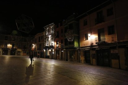 La Junta de Castilla y León dicta el toque de queda las 20:00 horas. F. Otero Perandones.