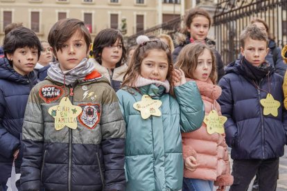 Niños y niñas colocaron su estrella en la Catedral. MIGUEL F, B.