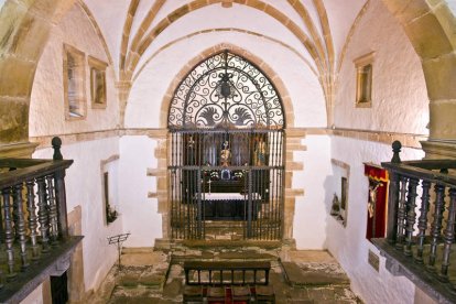 La iglesia de La Virgen del Camino junto a Casa Estrada en Bímenes. MONTES ARBOLEYA