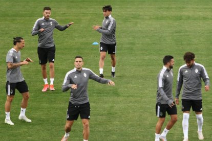 Los jugadores de la Deportiva en una sesión de entrenamiento. DL