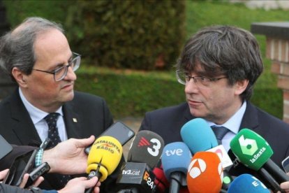 El president Quim Torra y el expresident Carles Puigdemont, en Waterloo (Bélgica).