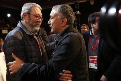 Josep Maria Alvarez con Cándido Méndez tras ser elegido secretario general de UGT.