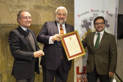 Salguero, Suárez y Fernández, ayer en el acto. F. OTERO