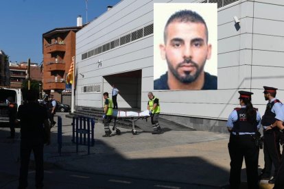 raslado del cadáver de Abdelouahab Taib, que el lunes 20 de agosto, ha asaltado la comisaría de los Mosso en Cornellà.