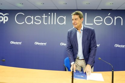 El coordinador y responsable de la campaña electoral del Partido Popular de Castilla y León, Ángel Ibáñez, presenta en rueda de prensa, la campaña de las elecciones municipales del 28 de mayo. RUBÉN CACHO