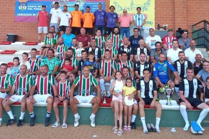 Los finalistas del Torneo de Veteranos de Santa María del Páramo. DL