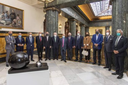 Jaime Matas, Pablo Junceda, Luis Fernández-Vega, Álvaro Cuervo, Javier Vega, Luis Adaro, Francisco Vallejo, José Ramón Álvarez Rendueles, Josep Oliú, Eva Rodríguez, Ramón de la Rúa, Juan Alvargonzález y Santiago García. DL