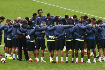 Los internacionales por Costa Rica rezaron antes de empezar el entrenamiento.