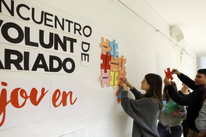 El puzzle con los valores del voluntariado joven servirá para la conmemoración del 20 aniversario de la Plataforma de Entidades de Voluntariado. marciano pérez