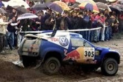 Sainz, con el Volkswagen Tuareg con el que participará por primera vez en el Dakar