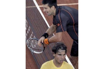 Djokovic, derecha, tras ganar a Nadal en Madrid.