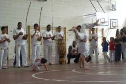 La exhibición de capoeira fue acompañada por los ritmos percusivos y marimbas