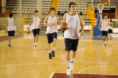 Franco Rocchia en un entrenamiento de la pasada campaña con el Baloncesto León.