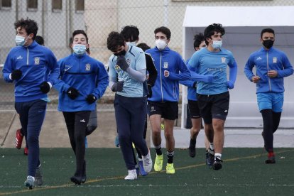 El fútbol base leonés vuelve a la actividad después de un año parado por la pandemia del covid. DL