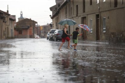 Imagen de una de las tormentas de este verano. JESÚS F. SALVADORES