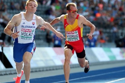 Ángel David Rodríguez resultó eliminado en la primera ronda de los 100 metros . /