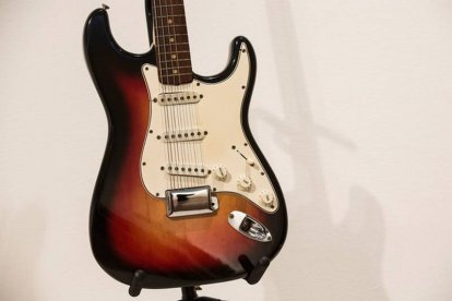 La guitarra eléctrica que Dylan usó en el festival de Newport y que se ha subastado en Nueva York.