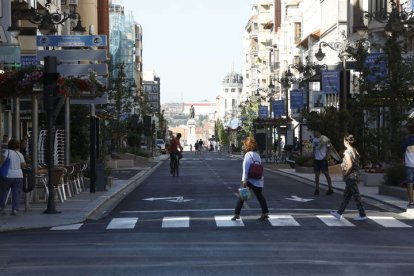 La céntrica avenida de Ordoño II, durante el Día Europeo Sin Coche de 2018. MARCIANO PÉREZ 22092018