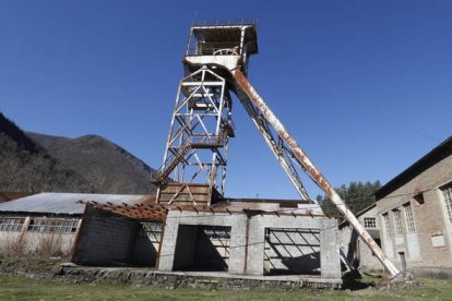 Instalaciones abandonadas del Pozo María, en Caboalles de Arriba. MARCIANO PÉREZ