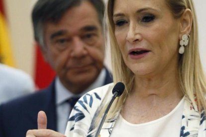 Cristina Cifuentes comparece tras la reunion que ha mantenido con el presidente del Colegio Oficial de Farmaceuticos de Madrid.