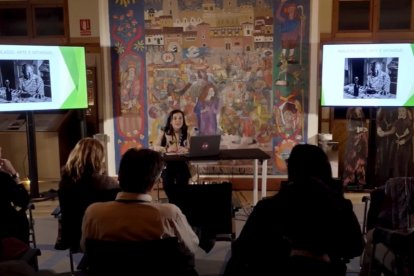 Conferencia de Maria Oropesa en el Museo Casa Botines. DL