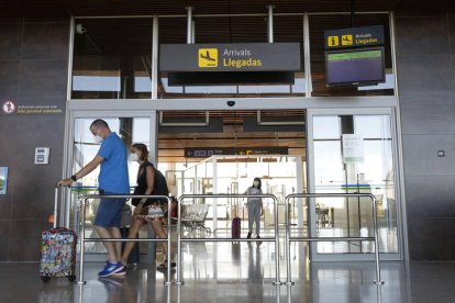 Primer vuelo en el aeropuerto de León. F. Otero Perandones.