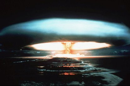 Bomba nuclear detonada en el atolón de Mururoa, en la Polinesia francesa, en 1971.